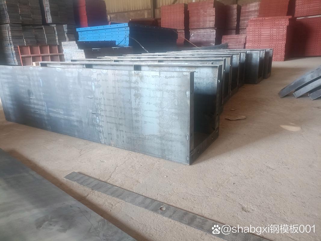 陜西西安鋼友建材專業生產定做擋土墻鋼模板承臺鋼模板圓柱鋼模板墩柱